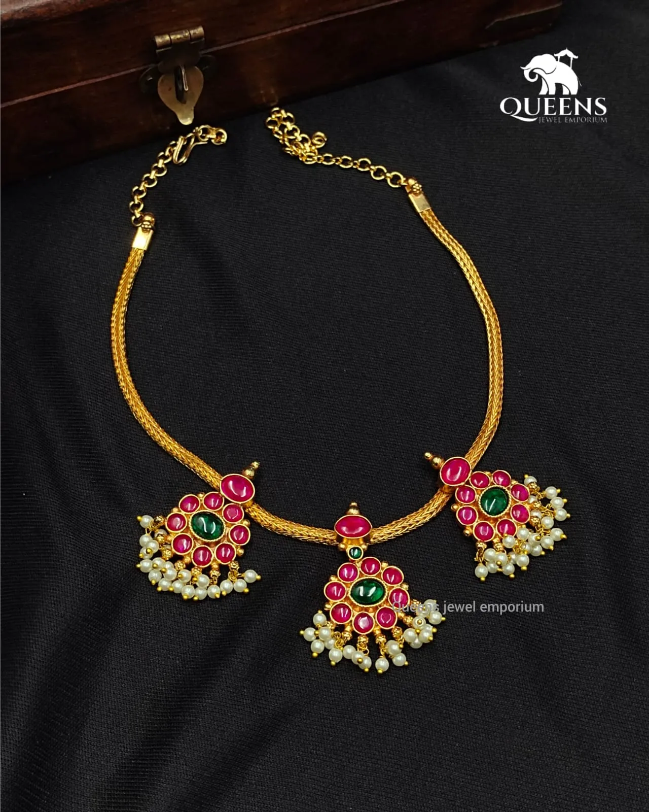KAVIYAM PATHAKAM KEMP NECKLACE