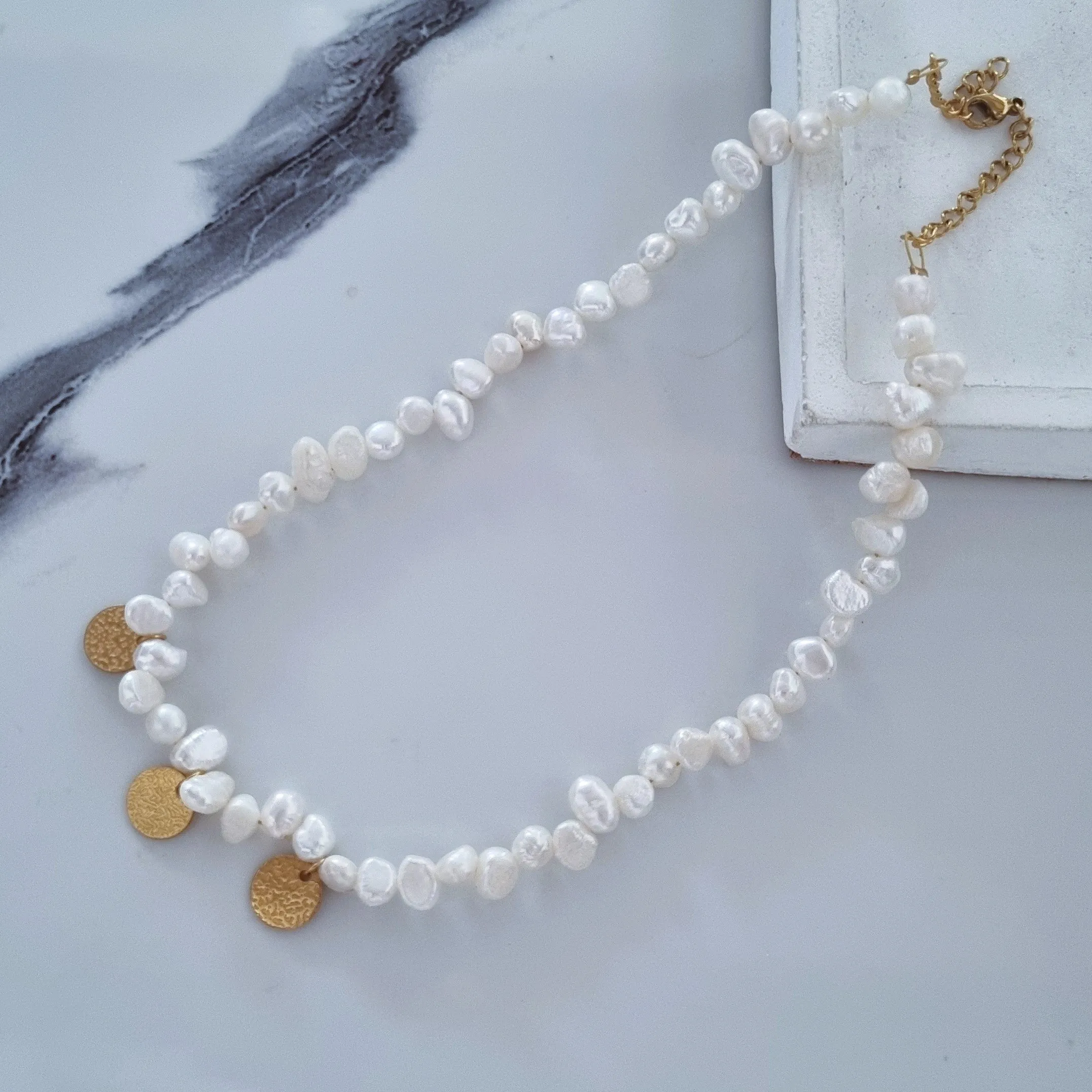 Raw pearls necklace