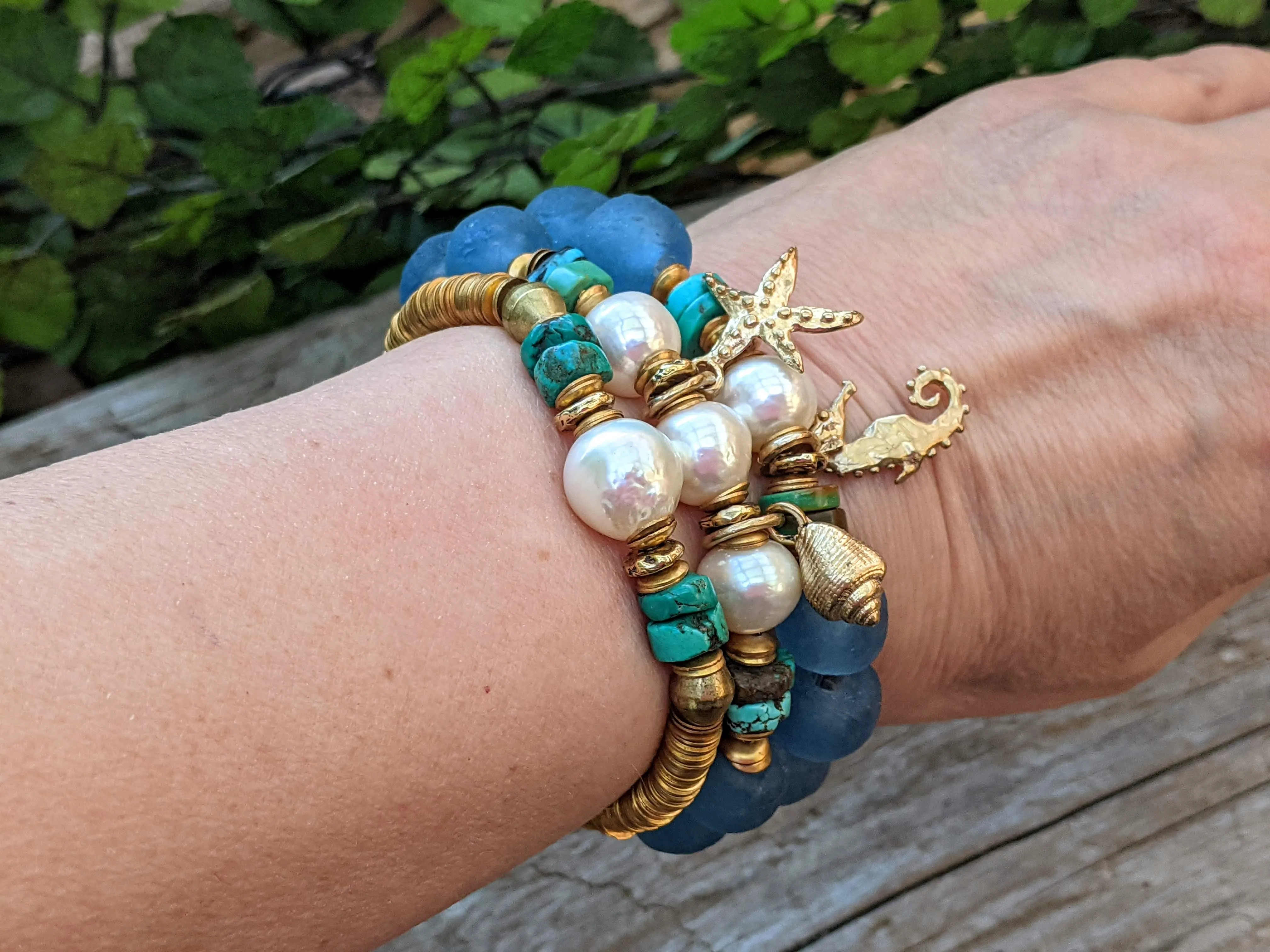 Turquoise & White Edison Pearl Elastic Bracelet with Heart Charm