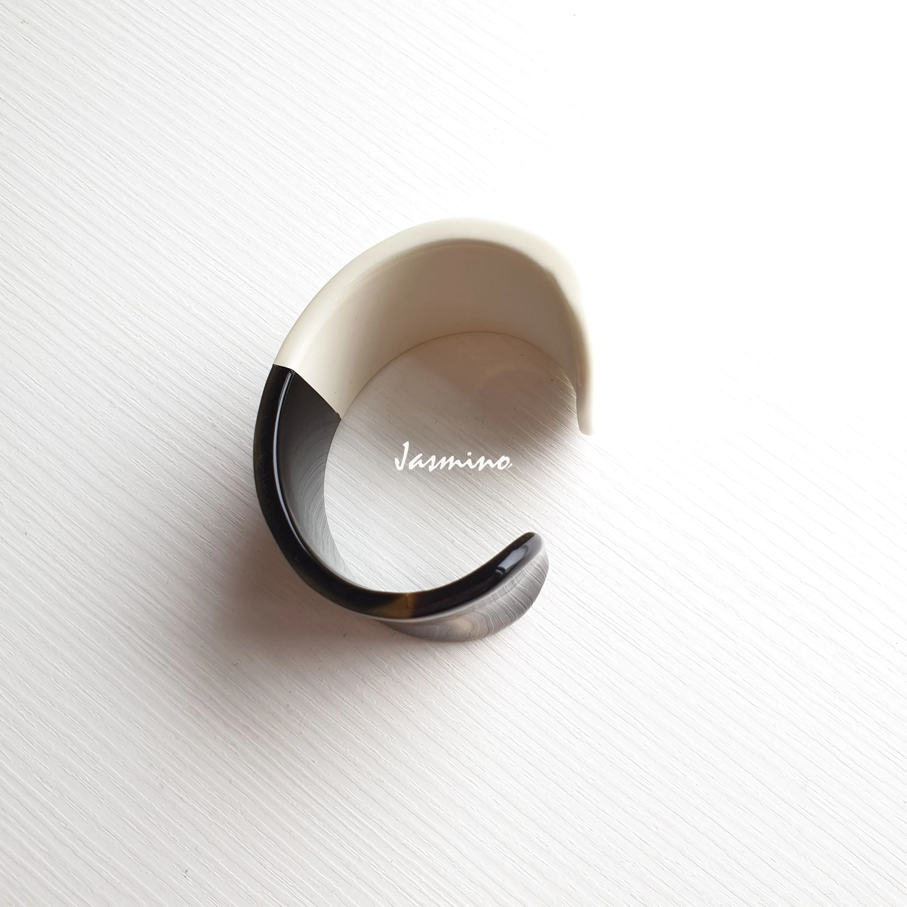 Unique Bracelet Cuff J17469, Handmade Buffalo Horn Product from Vietnam