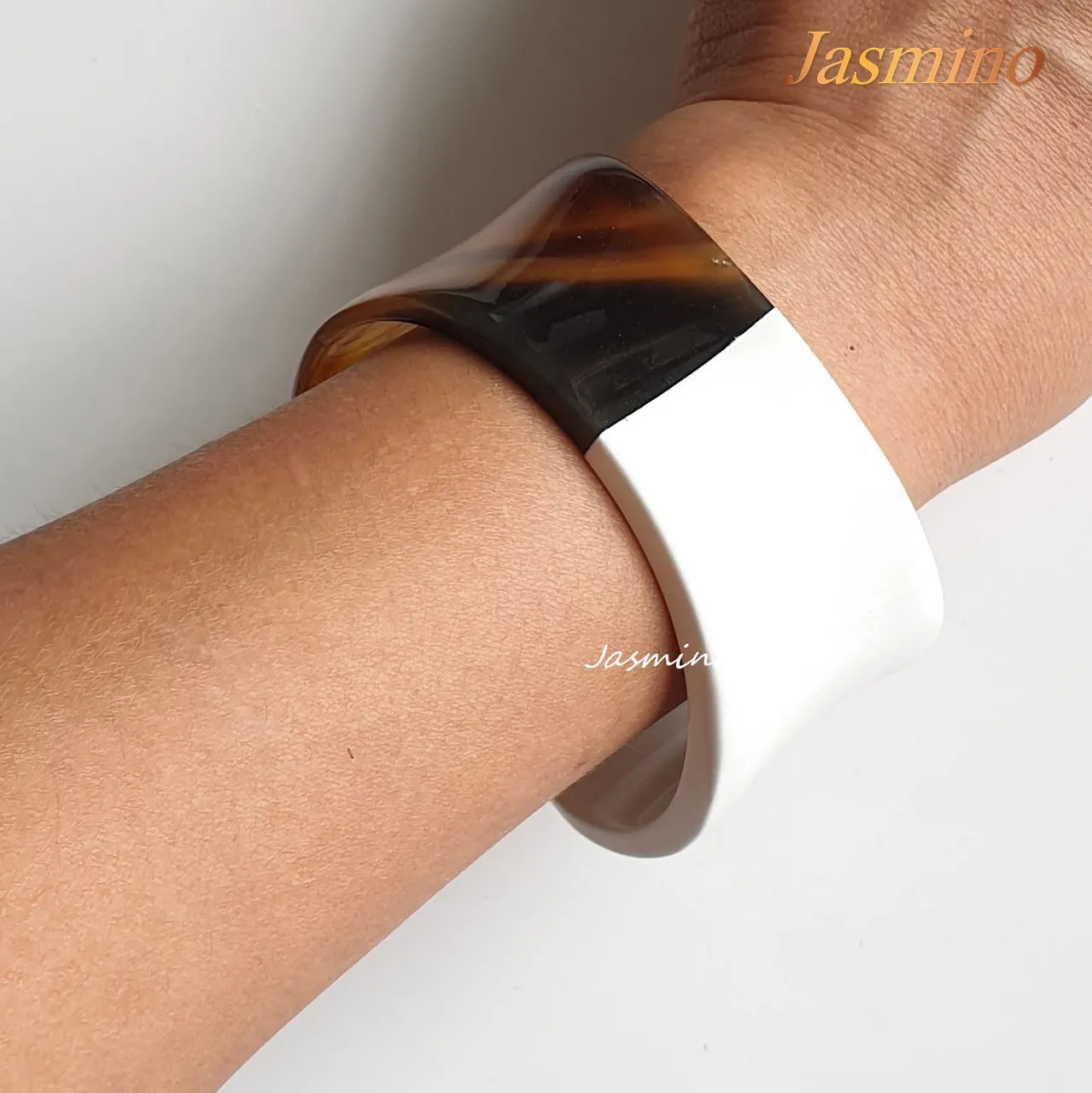 Unique Bracelet Cuff J17469, Handmade Buffalo Horn Product from Vietnam