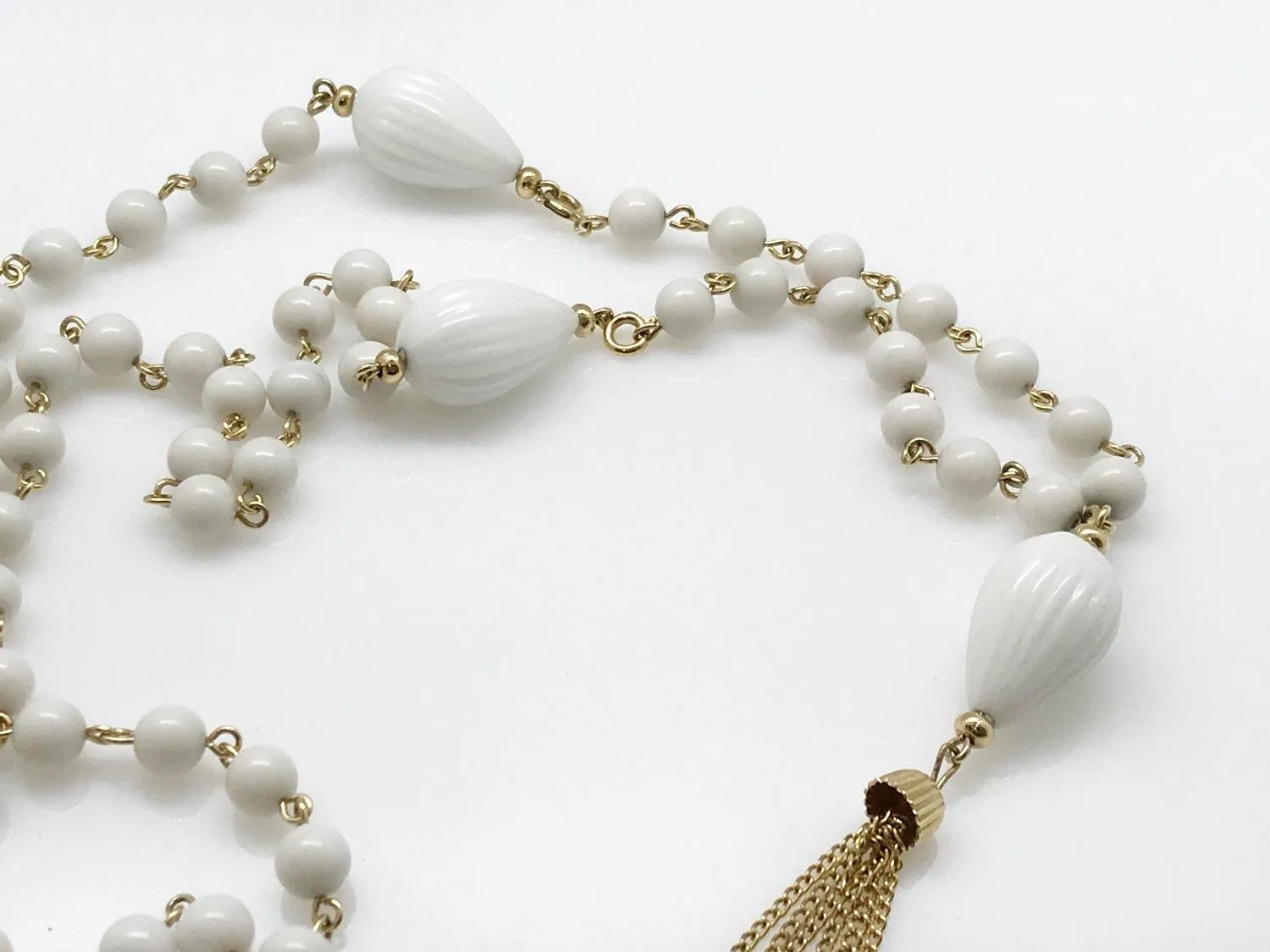 Vintage White Bead Necklace W/Goldtone Accents